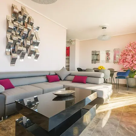 Coastal Charm Modern Seaside Escape *