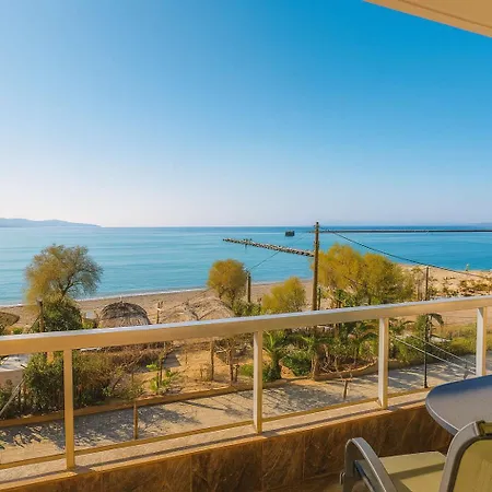 Coastal Charm Modern Seaside Escape Apartment