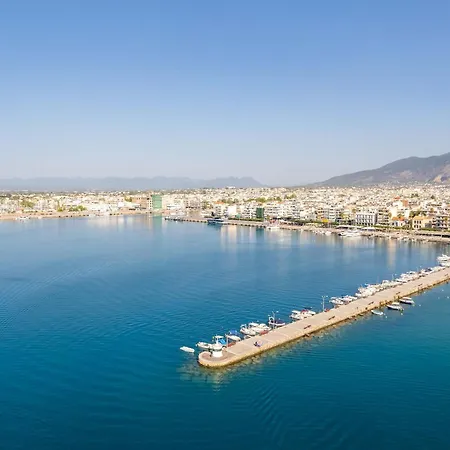 Coastal Charm Modern Seaside Escape Apartment