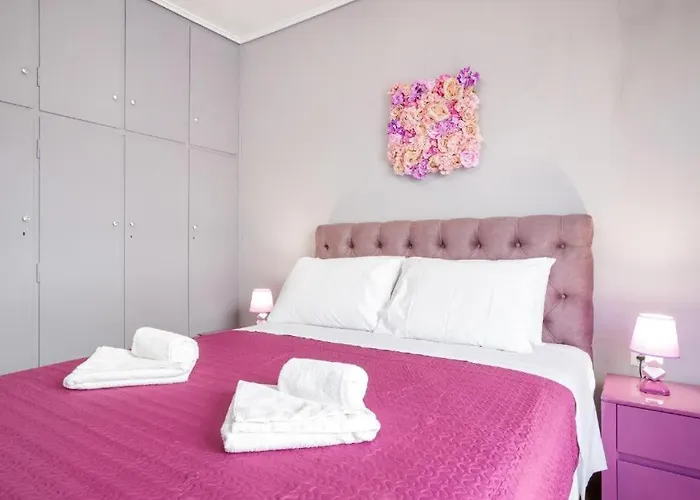 Coastal Charm Modern Seaside Escape Apartment