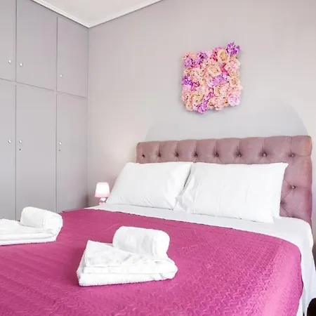 Coastal Charm Modern Seaside Escape Apartment