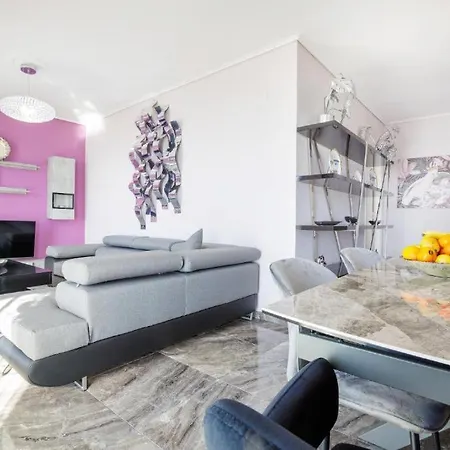 Coastal Charm Modern Seaside Escape *