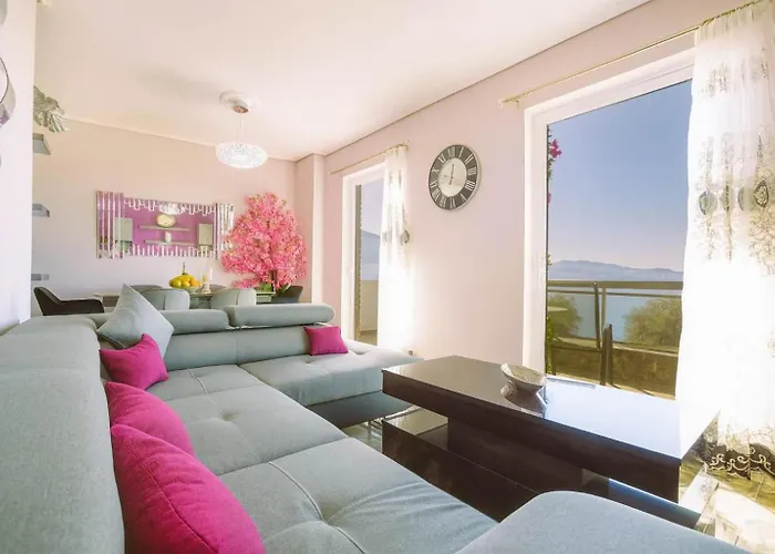 아파트 Coastal Charm Modern Seaside Escape *