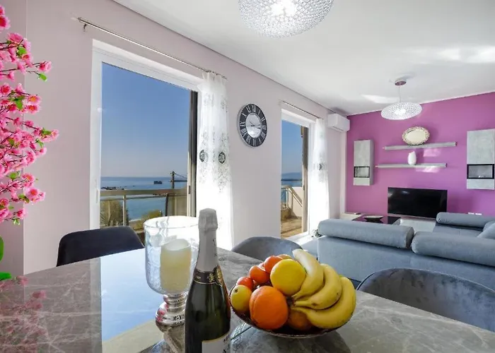 Coastal Charm Modern Seaside Escape 아파트 *
