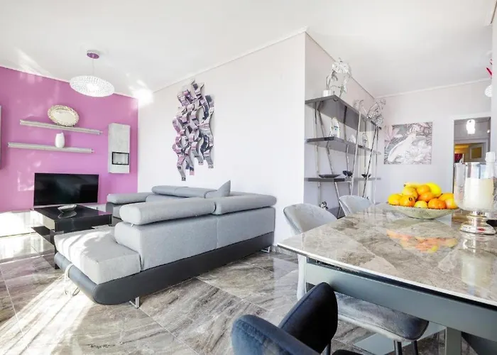 Coastal Charm Modern Seaside Escape *